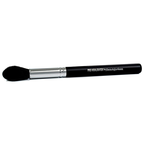 pro Tapered Highlighter Brush: Soft Synthetic Bristles for Full Face Highlighting; Tapered Point to Highlight Eyes and Brow Bone; Works with Creams, Powders and Minerals; Professional Quality